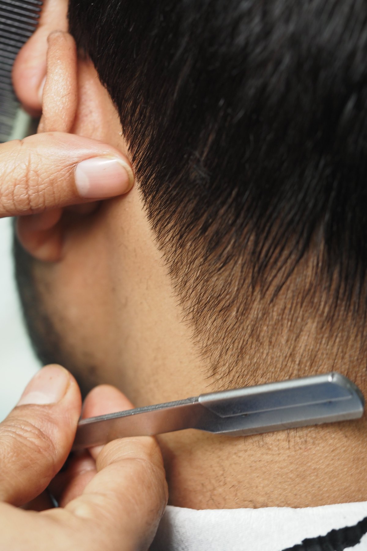 Moe, barber at Classic Cutz Barbershop in Livonia